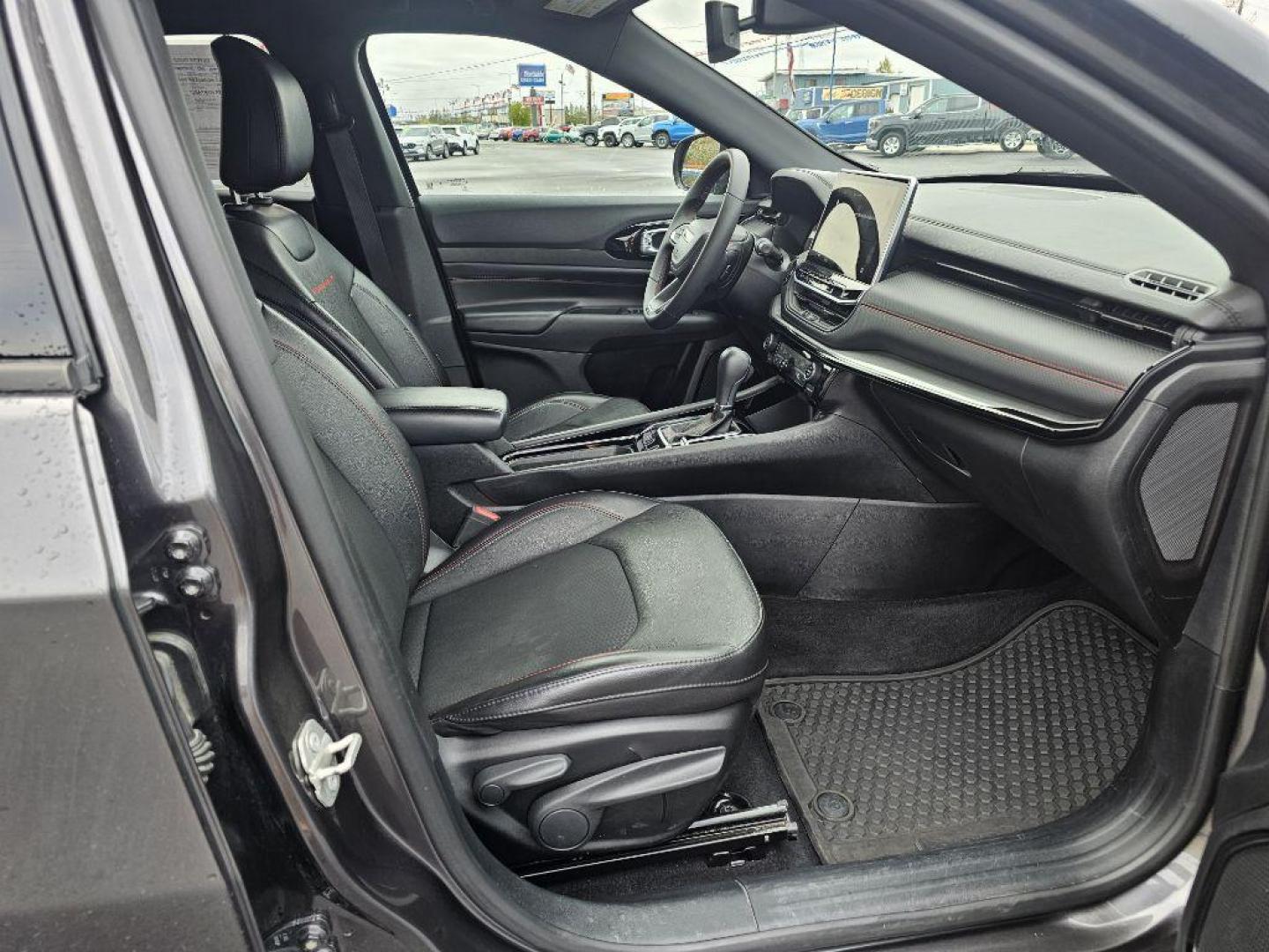 2023 GREY JEEP COMPASS TRAILHAWK (3C4NJDDN9PT) with an 2.0L engine, Automatic transmission, located at 2525 S. Cushman, Fairbanks, AK, 99701, (907) 452-5707, 64.824036, -147.712311 - Photo#4