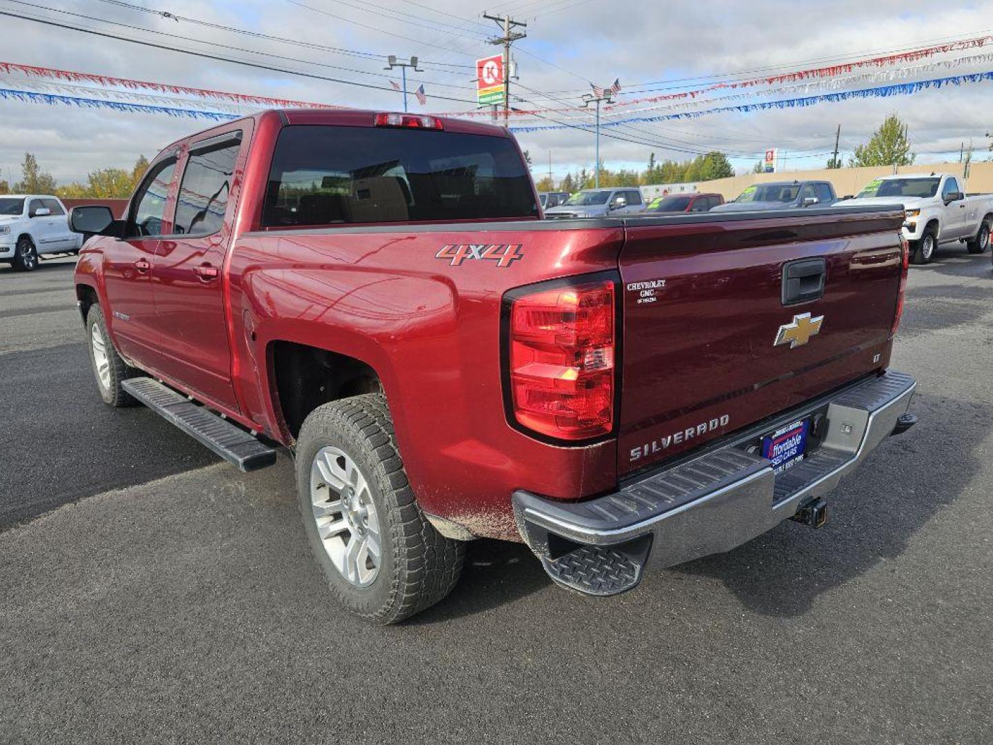 2018 RED CHEVROLET SILVERADO 1500 LT (3GCUKREC4JG) with an 5.3L engine, Automatic transmission, located at 2525 S. Cushman, Fairbanks, AK, 99701, (907) 452-5707, 64.824036, -147.712311 - Photo#2