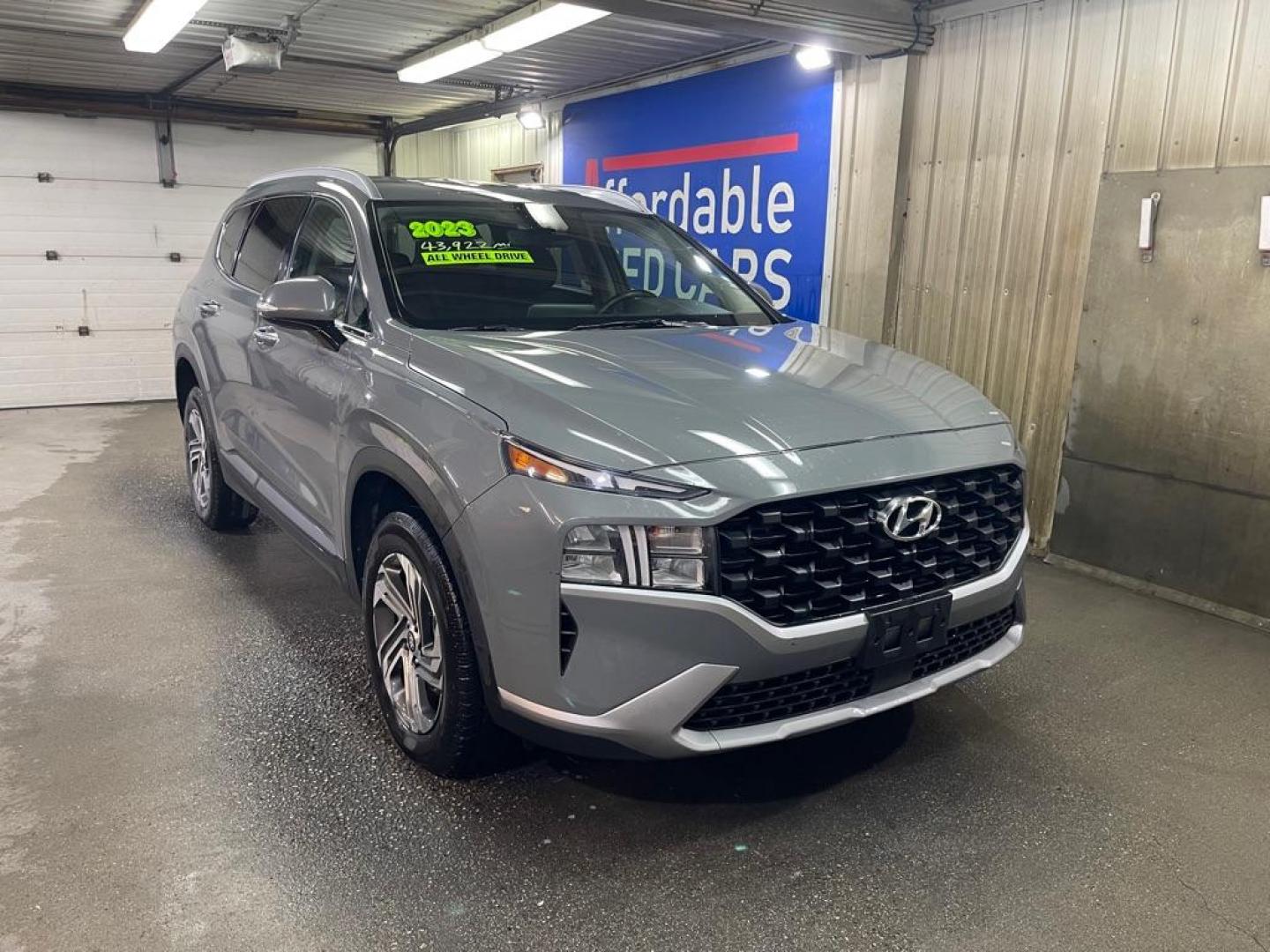 2023 GRAY HYUNDAI SANTA FE SEL (5NMS2DAJXPH) with an 2.5L engine, Automatic transmission, located at 2525 S. Cushman, Fairbanks, AK, 99701, (907) 452-5707, 64.824036, -147.712311 - Photo#0