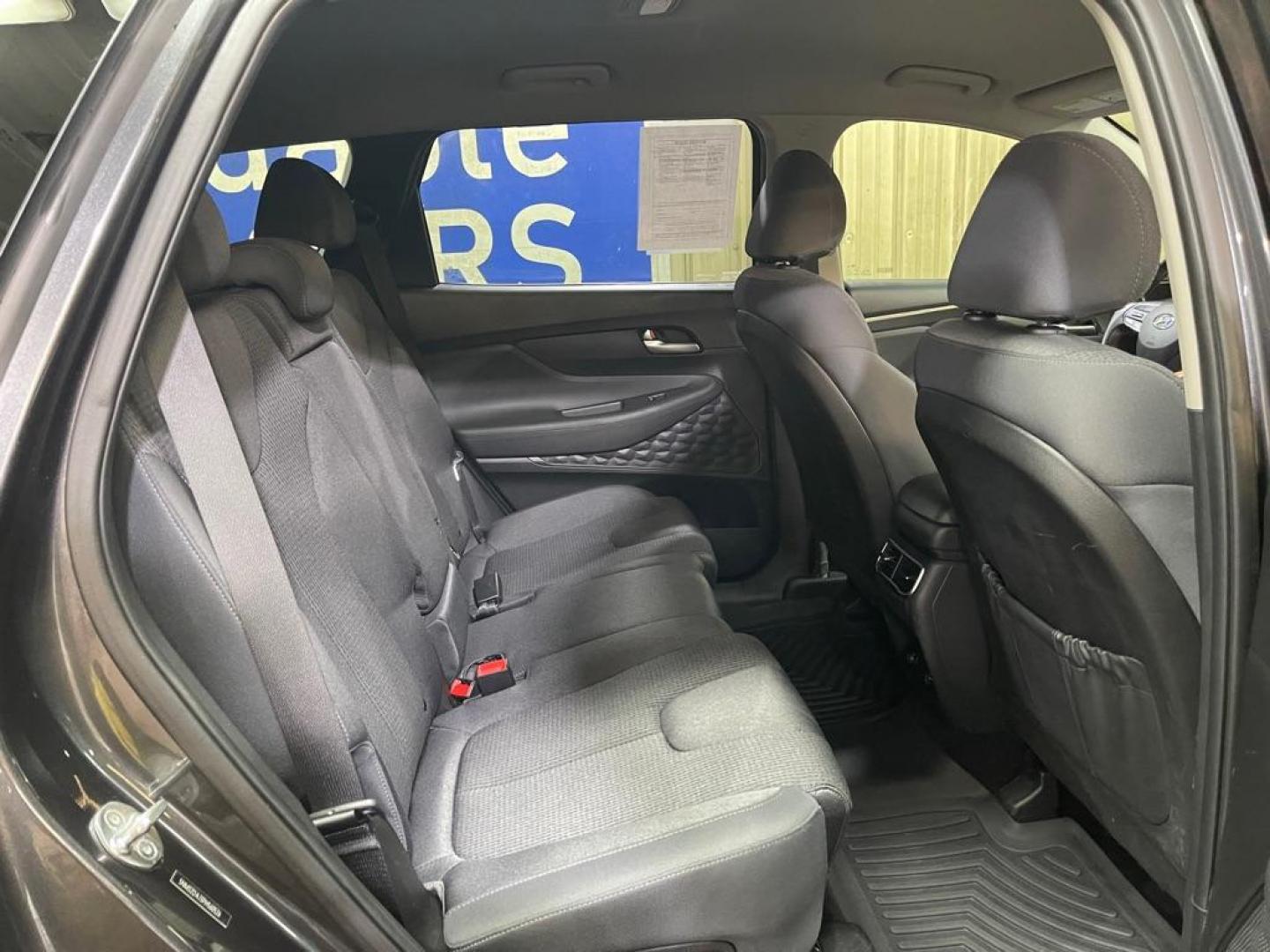 2023 GRAY HYUNDAI SANTA FE SEL (5NMS2DAJ3PH) with an 2.5L engine, Automatic transmission, located at 2525 S. Cushman, Fairbanks, AK, 99701, (907) 452-5707, 64.824036, -147.712311 - Photo#4