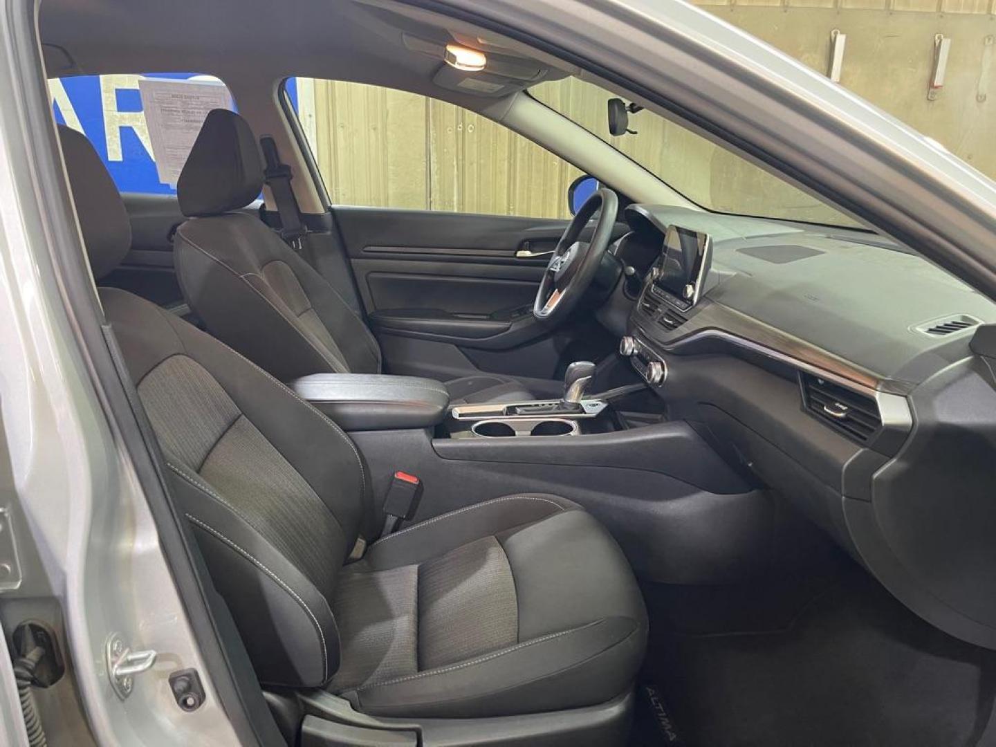 2024 SILVER NISSAN ALTIMA SV (1N4BL4DV6RN) with an 2.5L engine, Continuously Variable transmission, located at 2525 S. Cushman, Fairbanks, AK, 99701, (907) 452-5707, 64.824036, -147.712311 - Photo#3