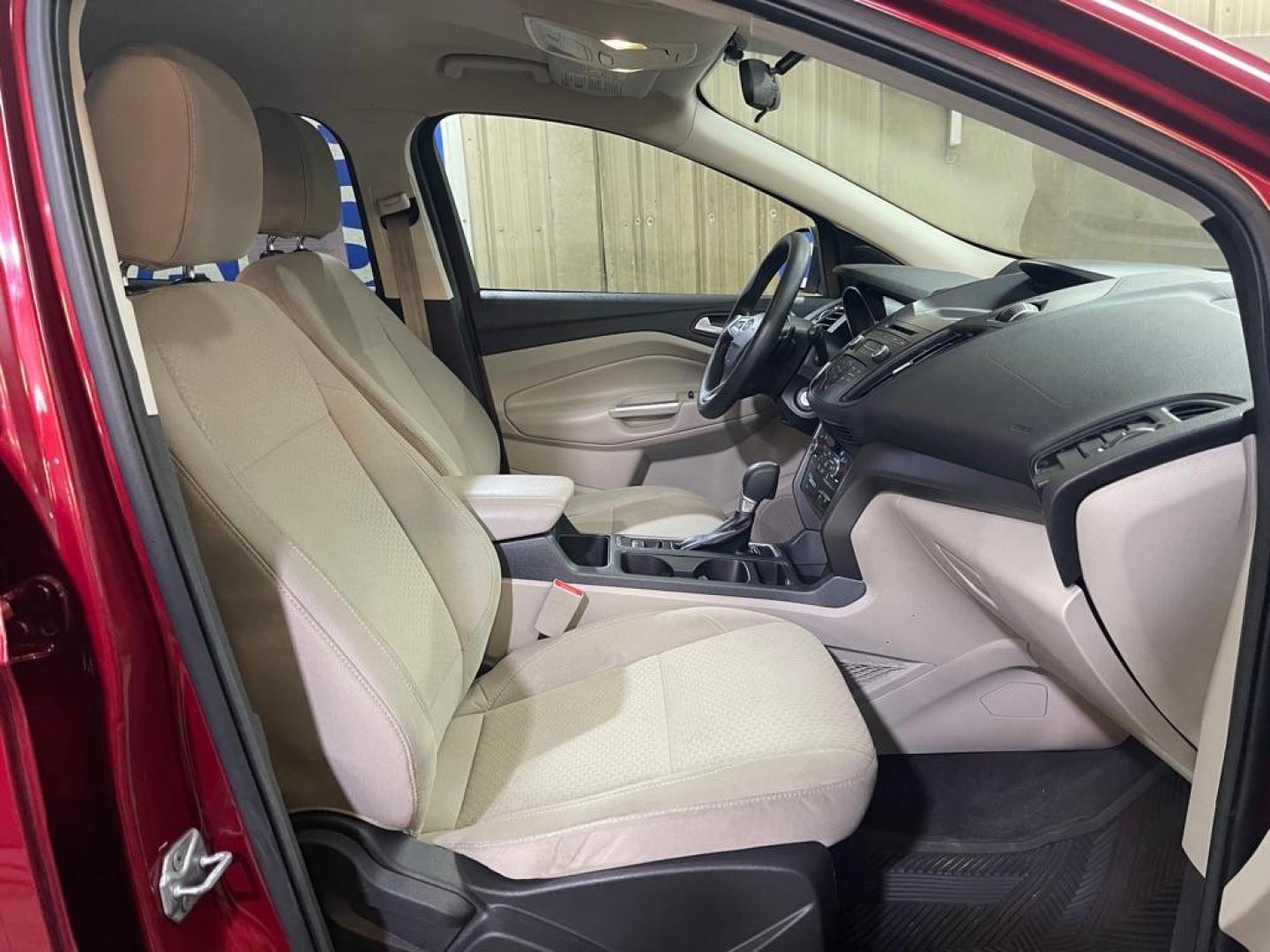 2017 RED FORD ESCAPE SE (1FMCU9G97HU) with an 2.0L engine, Automatic transmission, located at 2525 S. Cushman, Fairbanks, AK, 99701, (907) 452-5707, 64.824036, -147.712311 - Photo#3