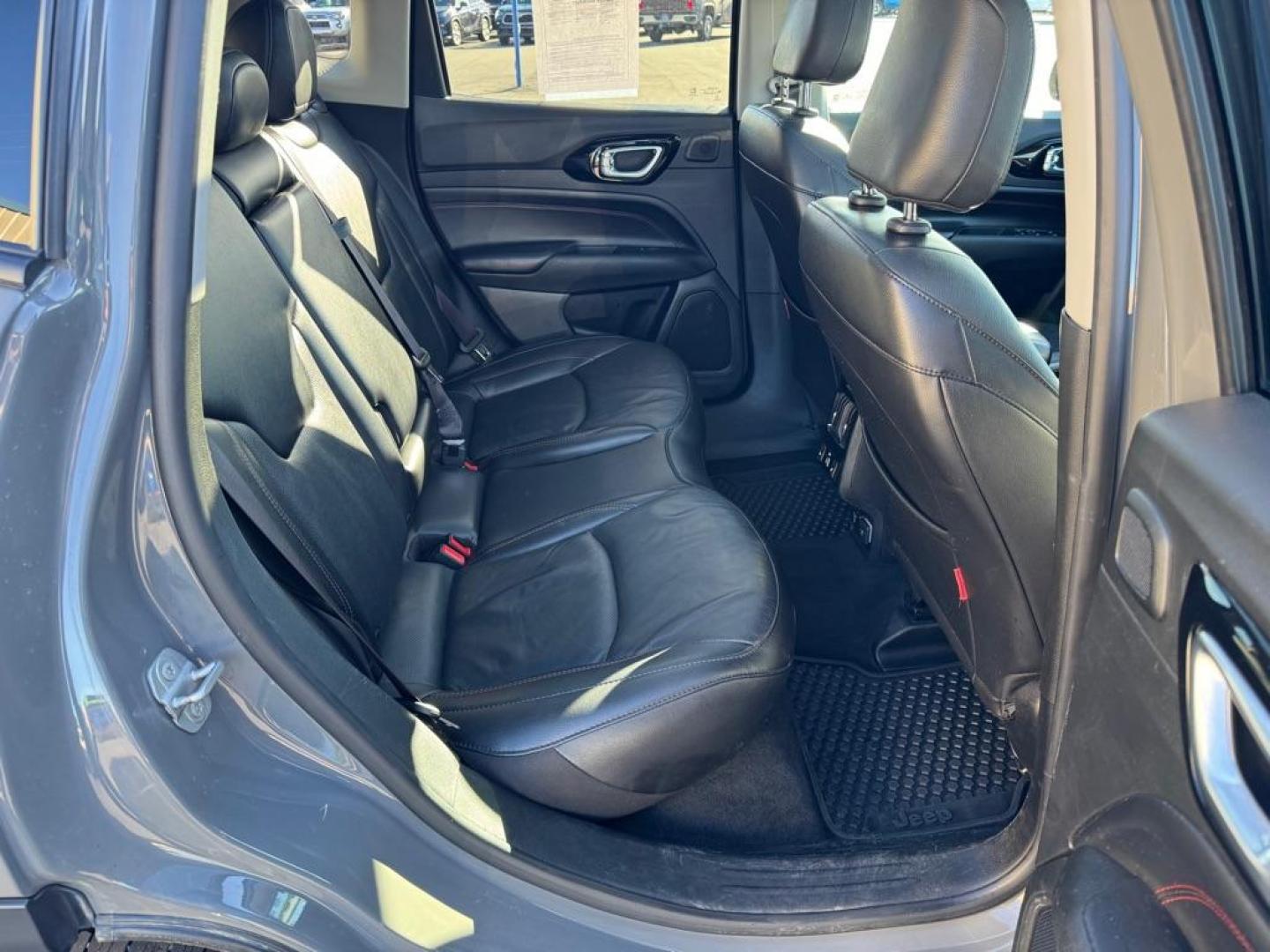 2022 GRAY JEEP COMPASS TRAILHAWK (3C4NJDDB7NT) with an 2.4L engine, Automatic transmission, located at 2525 S. Cushman, Fairbanks, AK, 99701, (907) 452-5707, 64.824036, -147.712311 - Photo#5
