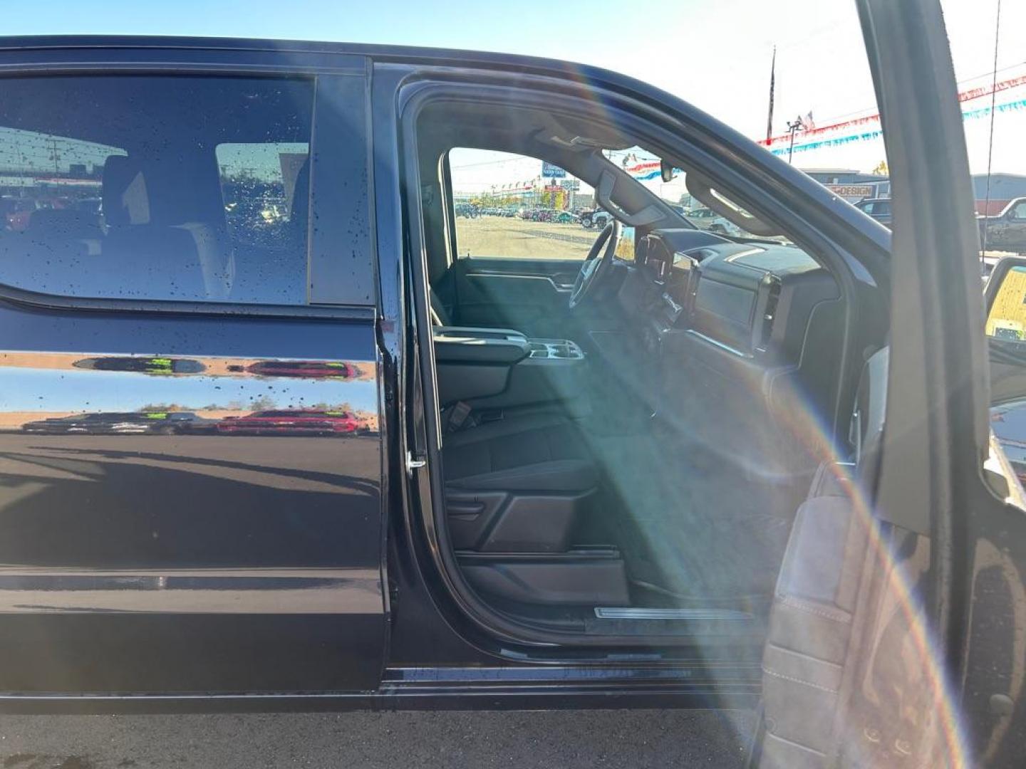 2023 BLACK CHEVROLET SILVERADO 1500 LT (1GCUDDED5PZ) with an 5.3L engine, Automatic transmission, located at 2525 S. Cushman, Fairbanks, AK, 99701, (907) 452-5707, 64.824036, -147.712311 - Photo#4