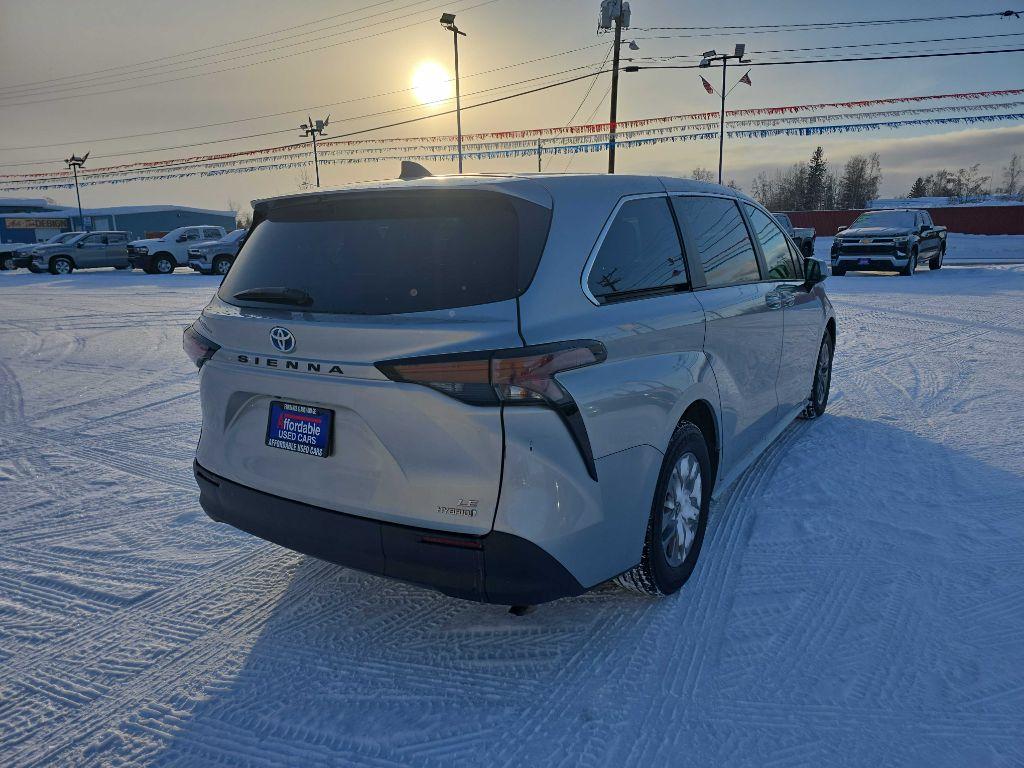 photo of 2023 TOYOTA SIENNA LE