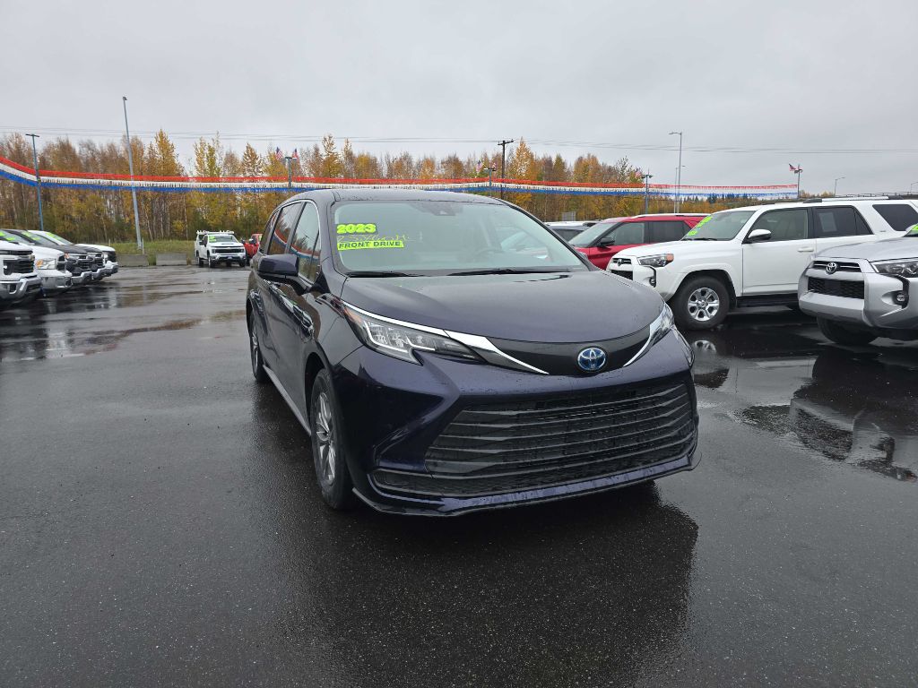 photo of 2023 TOYOTA SIENNA LE
