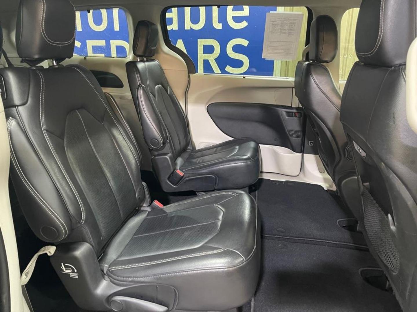 2022 GRAY CHRYSLER PACIFICA TOURING L (2C4RC1BG2NR) with an 3.6L engine, Automatic transmission, located at 2525 S. Cushman, Fairbanks, AK, 99701, (907) 452-5707, 64.824036, -147.712311 - Photo#4