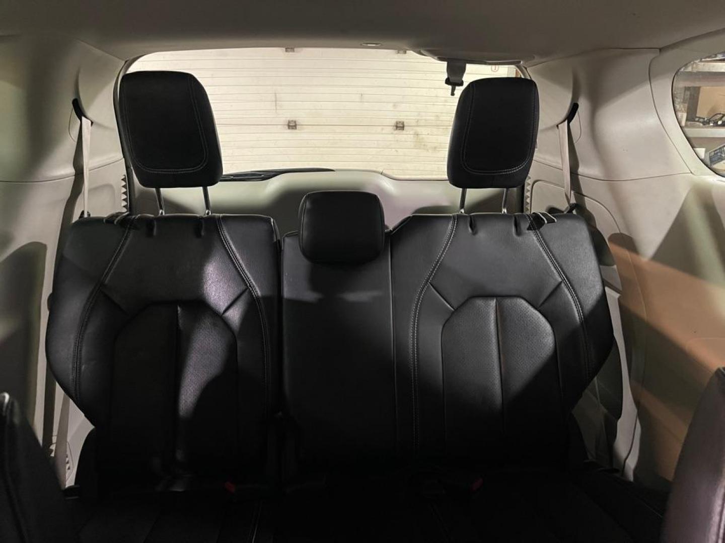 2022 GRAY CHRYSLER PACIFICA TOURING L (2C4RC1BG2NR) with an 3.6L engine, Automatic transmission, located at 2525 S. Cushman, Fairbanks, AK, 99701, (907) 452-5707, 64.824036, -147.712311 - Photo#5