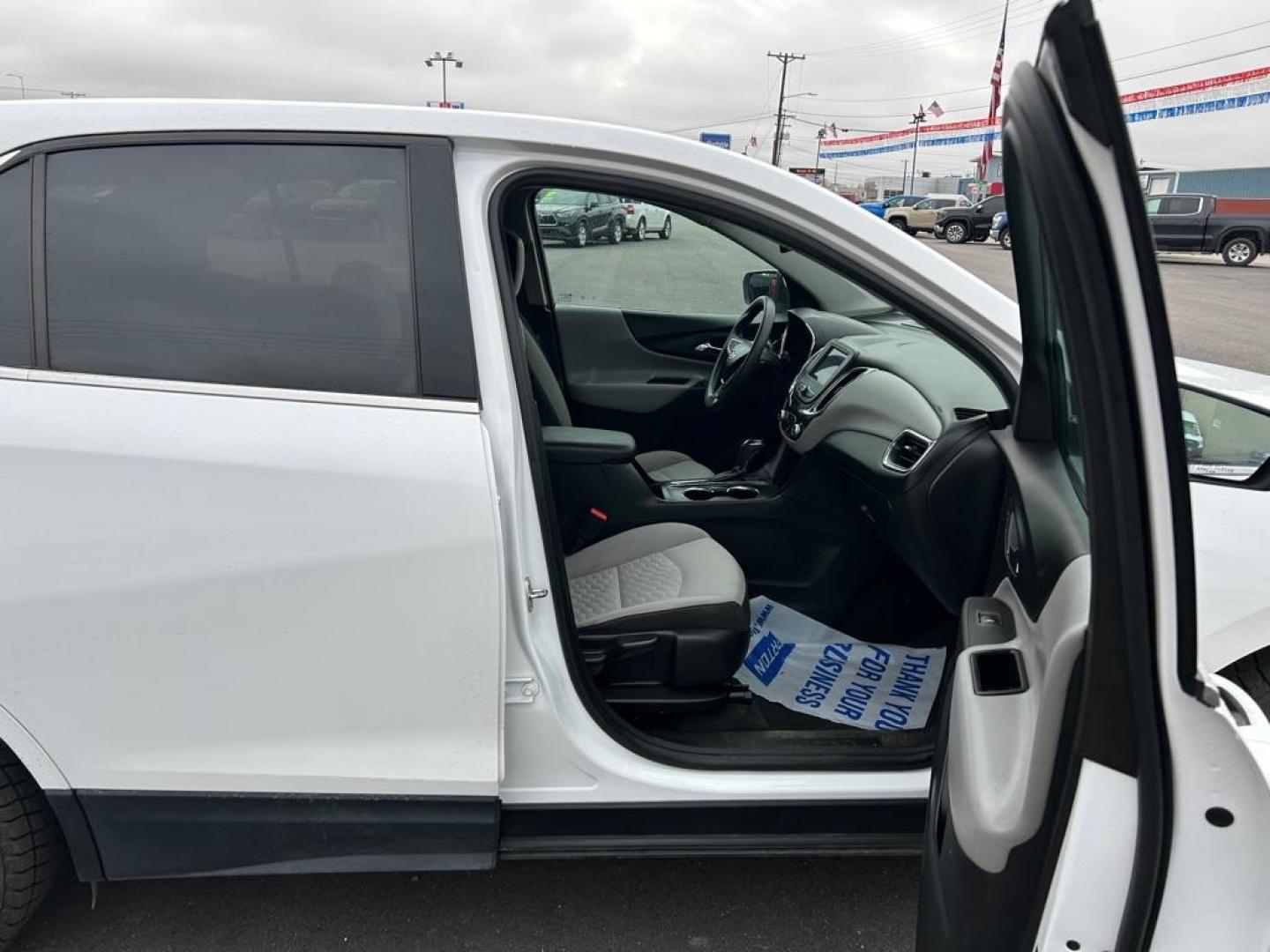 2020 WHITE CHEVROLET EQUINOX LT (2GNAXUEV8L6) with an 1.5L engine, Automatic transmission, located at 2525 S. Cushman, Fairbanks, AK, 99701, (907) 452-5707, 64.824036, -147.712311 - Photo#4