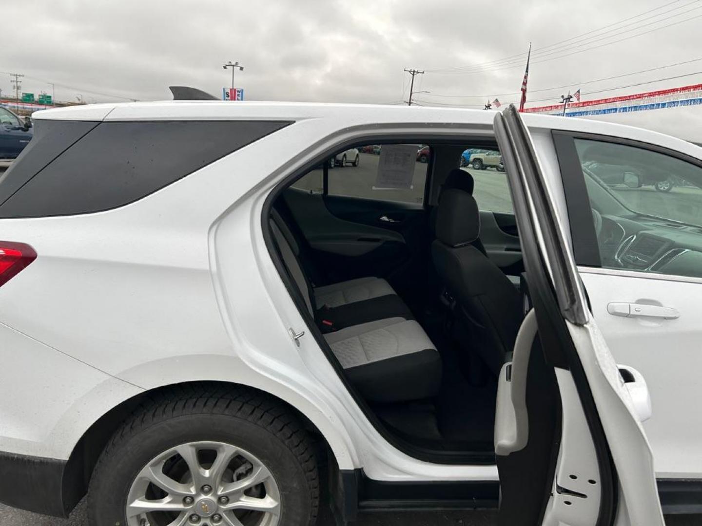 2020 WHITE CHEVROLET EQUINOX LT (2GNAXUEV8L6) with an 1.5L engine, Automatic transmission, located at 2525 S. Cushman, Fairbanks, AK, 99701, (907) 452-5707, 64.824036, -147.712311 - Photo#5