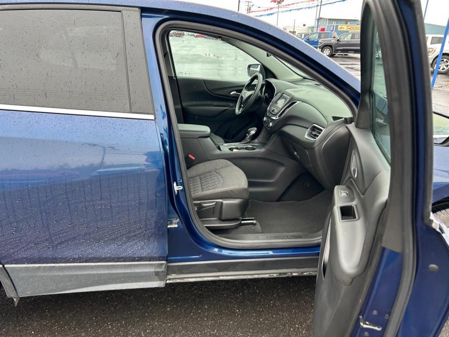 2022 BLUE CHEVROLET EQUINOX LT (3GNAXUEV2NL) with an 1.5L engine, Automatic transmission, located at 2525 S. Cushman, Fairbanks, AK, 99701, (907) 452-5707, 64.824036, -147.712311 - Photo#4