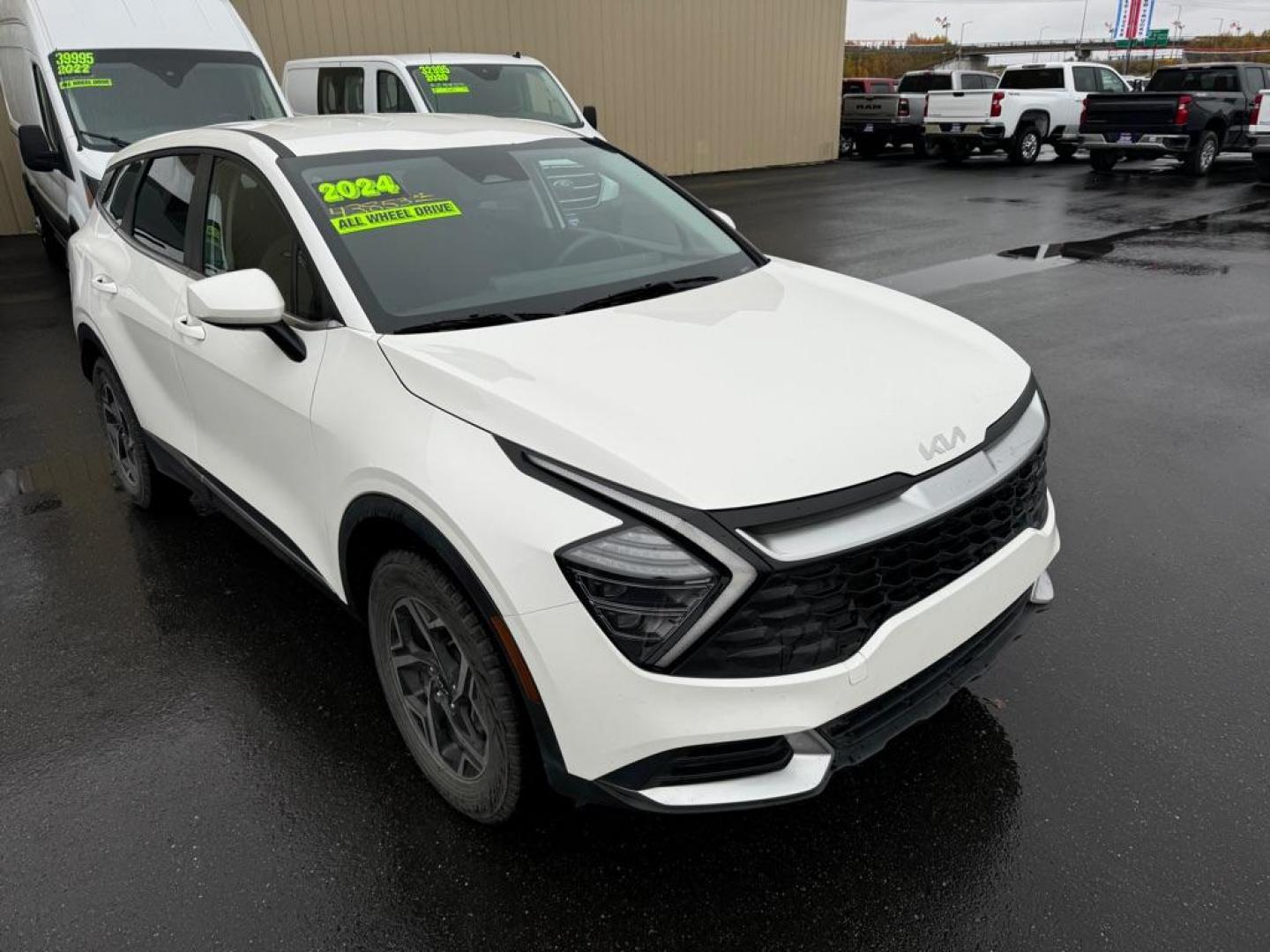 2024 WHITE KIA SPORTAGE LX (KNDPUCDF6R7) with an 2.5L engine, Automatic transmission, located at 2525 S. Cushman, Fairbanks, AK, 99701, (907) 452-5707, 64.824036, -147.712311 - Photo#0