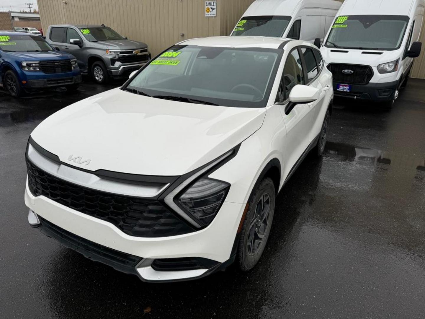 2024 WHITE KIA SPORTAGE LX (KNDPUCDF6R7) with an 2.5L engine, Automatic transmission, located at 2525 S. Cushman, Fairbanks, AK, 99701, (907) 452-5707, 64.824036, -147.712311 - Photo#1