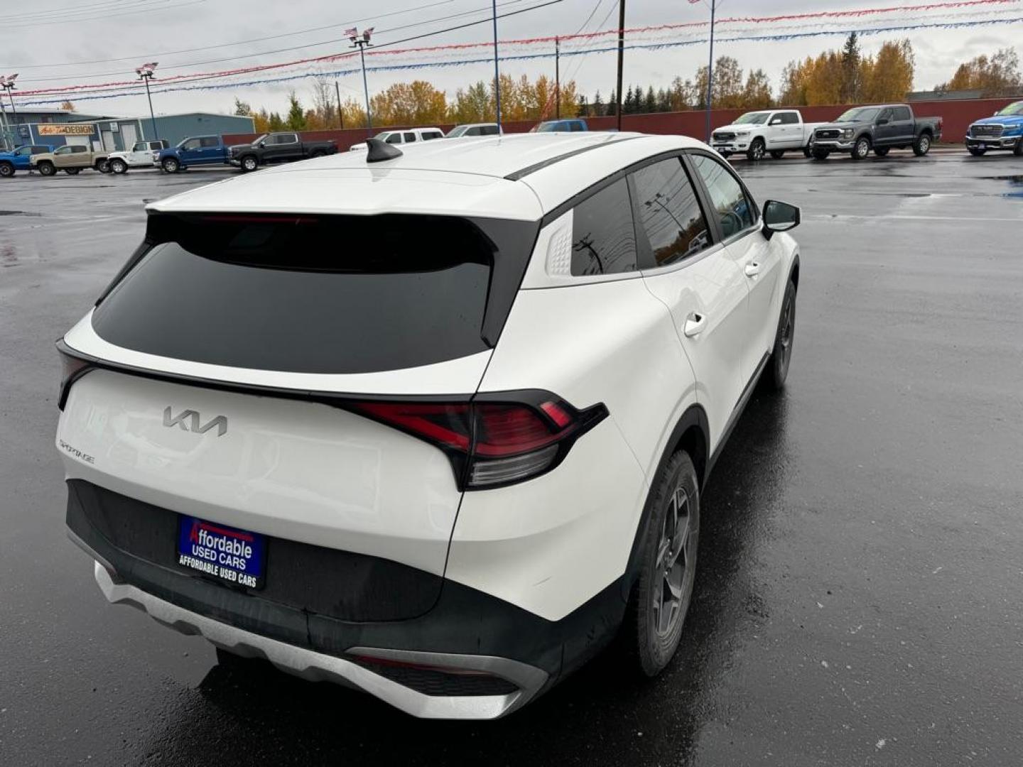 2024 WHITE KIA SPORTAGE LX (KNDPUCDF6R7) with an 2.5L engine, Automatic transmission, located at 2525 S. Cushman, Fairbanks, AK, 99701, (907) 452-5707, 64.824036, -147.712311 - Photo#2