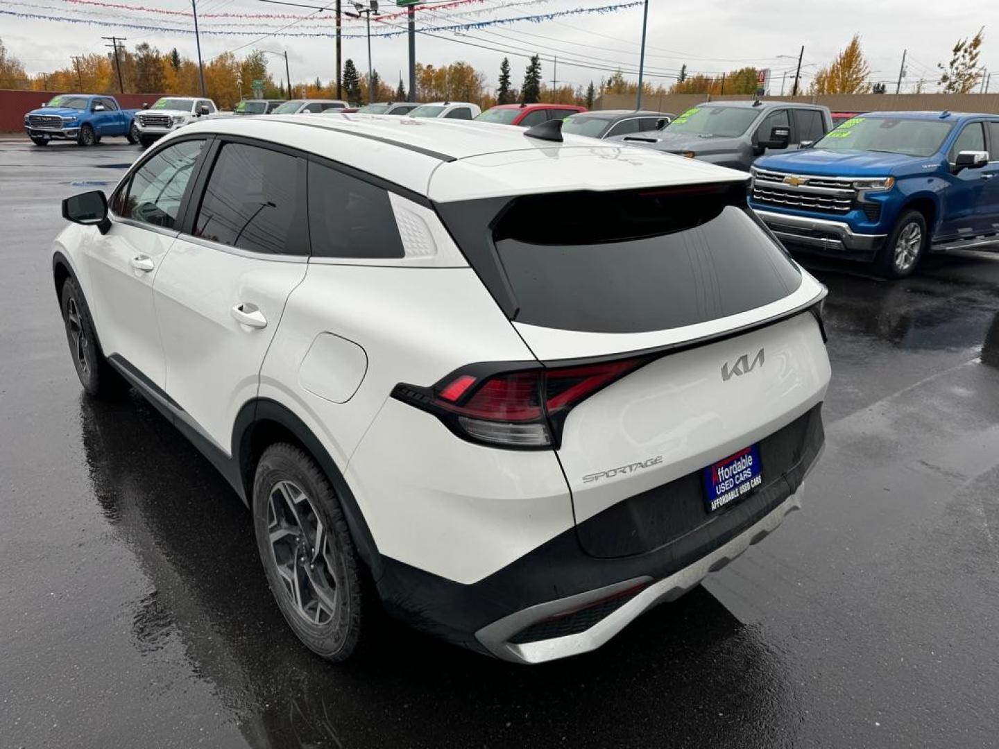 2024 WHITE KIA SPORTAGE LX (KNDPUCDF6R7) with an 2.5L engine, Automatic transmission, located at 2525 S. Cushman, Fairbanks, AK, 99701, (907) 452-5707, 64.824036, -147.712311 - Photo#3