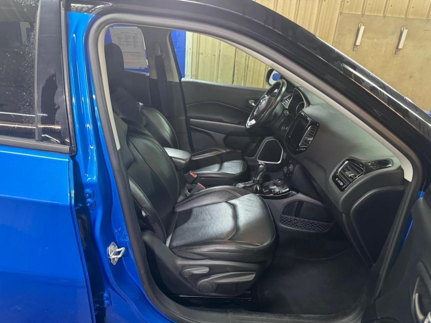 2019 BLUE JEEP COMPASS LIMITED (3C4NJDCBXKT) with an 2.4L engine, Automatic transmission, located at 2525 S. Cushman, Fairbanks, AK, 99701, (907) 452-5707, 64.824036, -147.712311 - Photo#4