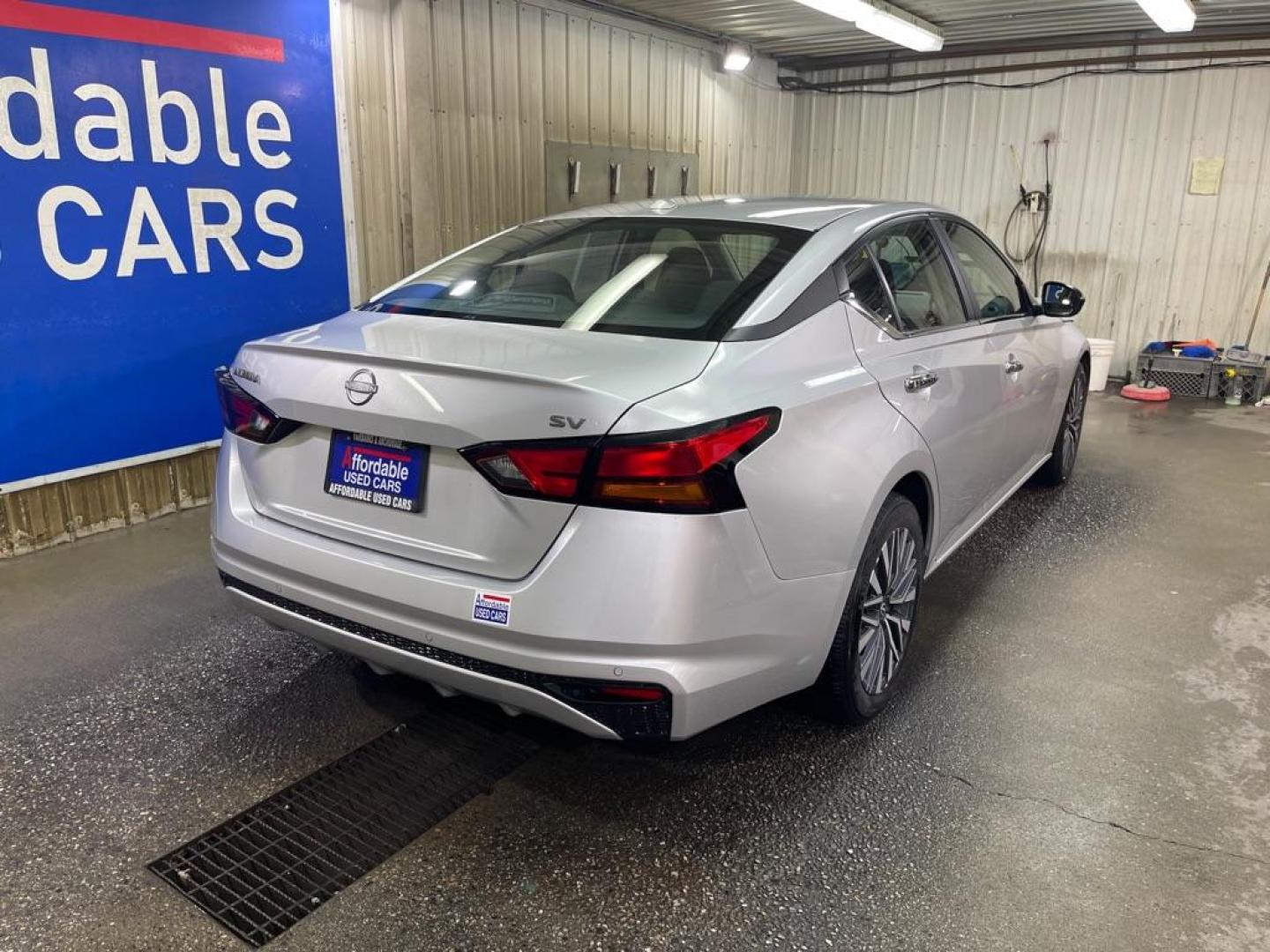 2024 SILVER NISSAN ALTIMA SV (1N4BL4DV2RN) with an 2.5L engine, Continuously Variable transmission, located at 2525 S. Cushman, Fairbanks, AK, 99701, (907) 452-5707, 64.824036, -147.712311 - Photo#2