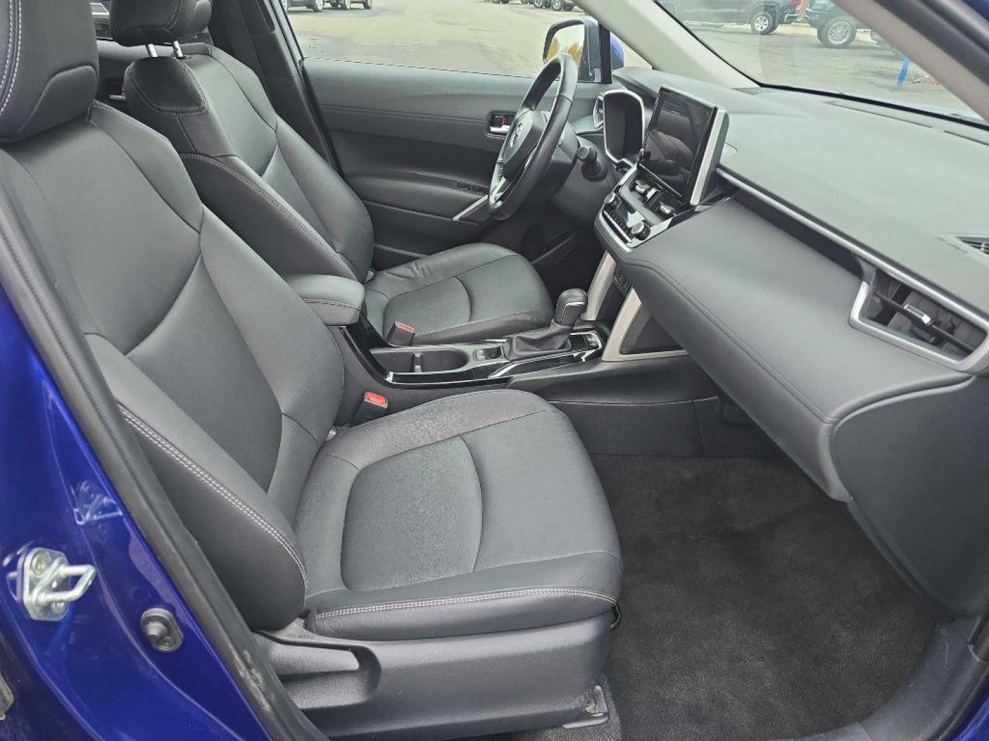 2023 BLUE TOYOTA COROLLA CROSS XLE (7MUEAABGXPV) with an 2.0L engine, Continuously Variable transmission, located at 2525 S. Cushman, Fairbanks, AK, 99701, (907) 452-5707, 64.824036, -147.712311 - Photo#4