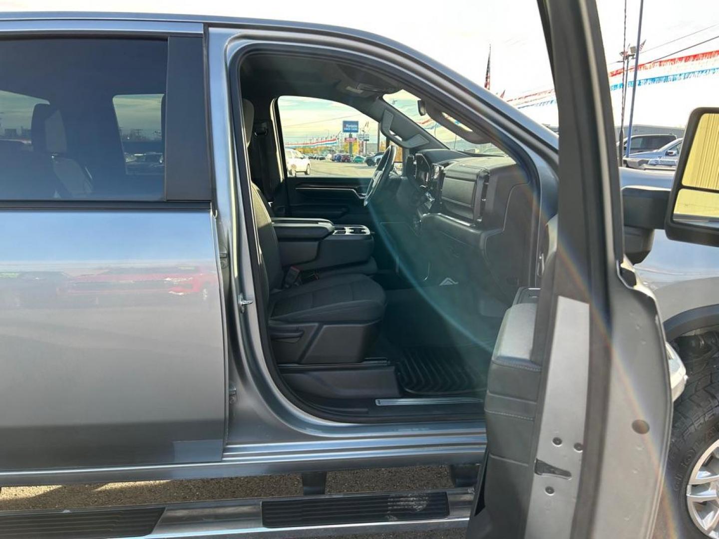 2024 SILVER CHEVROLET SILVERADO 2500 HEAVY DUTY LT (1GC4YNE70RF) with an 6.6L engine, Automatic transmission, located at 2525 S. Cushman, Fairbanks, AK, 99701, (907) 452-5707, 64.824036, -147.712311 - Photo#4