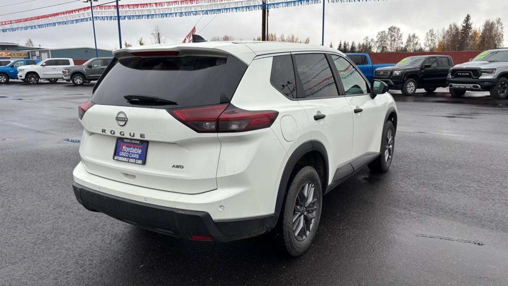 2024 WHITE NISSAN ROGUE S (5N1BT3AB7RC) with an 1.5L engine, Continuously Variable transmission, located at 2525 S. Cushman, Fairbanks, AK, 99701, (907) 452-5707, 64.824036, -147.712311 - Photo#4