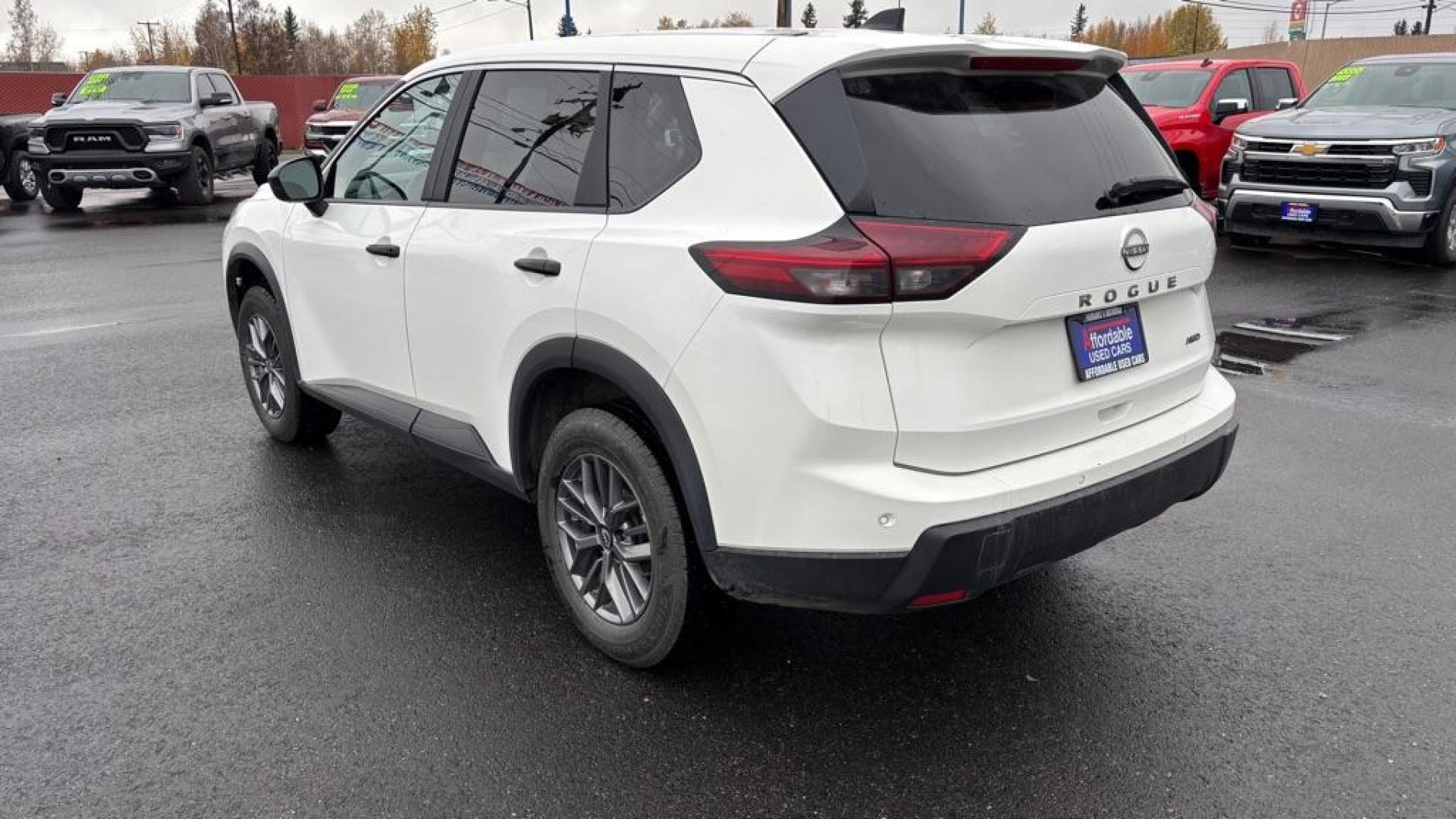 2024 WHITE NISSAN ROGUE S (5N1BT3AB7RC) with an 1.5L engine, Continuously Variable transmission, located at 2525 S. Cushman, Fairbanks, AK, 99701, (907) 452-5707, 64.824036, -147.712311 - Photo#5