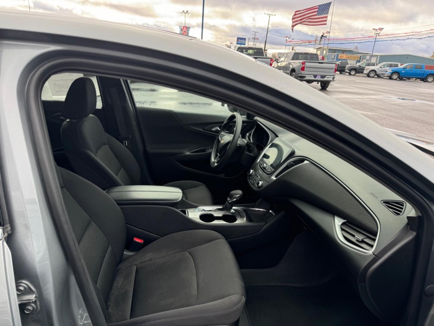 2023 GRAY CHEVROLET MALIBU LT LT (1G1ZD5ST7PF) with an 1.5L engine, Continuously Variable transmission, located at 2525 S. Cushman, Fairbanks, AK, 99701, (907) 452-5707, 64.824036, -147.712311- Photo#4