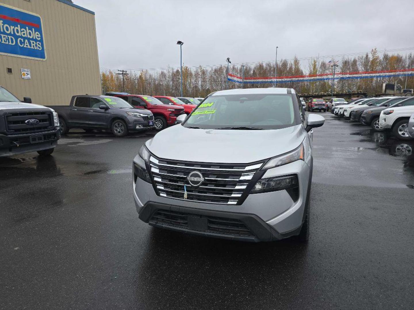2024 SILVER NISSAN ROGUE SV (5N1BT3BB7RC) with an 1.5L engine, Continuously Variable transmission, located at 2525 S. Cushman, Fairbanks, AK, 99701, (907) 452-5707, 64.824036, -147.712311 - Photo#2