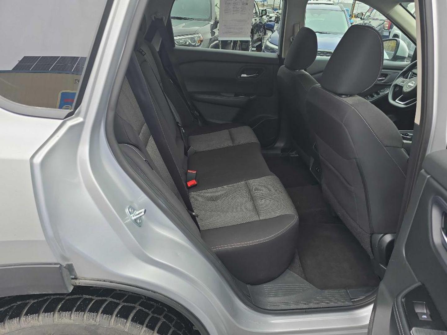 2024 SILVER NISSAN ROGUE SV (5N1BT3BB7RC) with an 1.5L engine, Continuously Variable transmission, located at 2525 S. Cushman, Fairbanks, AK, 99701, (907) 452-5707, 64.824036, -147.712311 - Photo#3