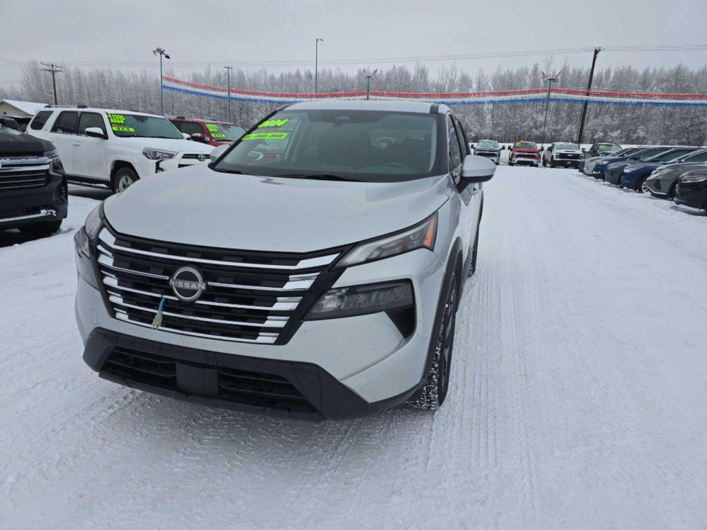 2024 SILVER NISSAN ROGUE SV (5N1BT3BB7RC) with an 1.5L engine, Continuously Variable transmission, located at 2525 S. Cushman, Fairbanks, AK, 99701, (907) 452-5707, 64.824036, -147.712311 - Photo#6
