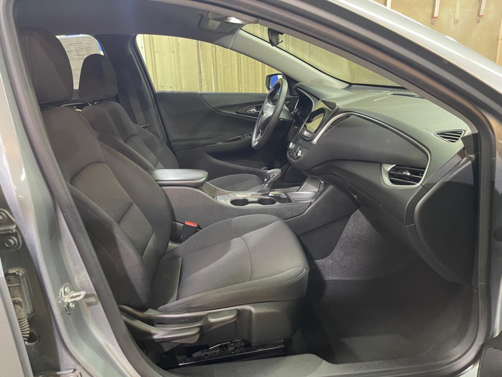2023 SILVER CHEVROLET MALIBU LT LT (1G1ZD5ST7PF) with an 1.5L engine, Continuously Variable transmission, located at 2525 S. Cushman, Fairbanks, AK, 99701, (907) 452-5707, 64.824036, -147.712311 - Photo#3