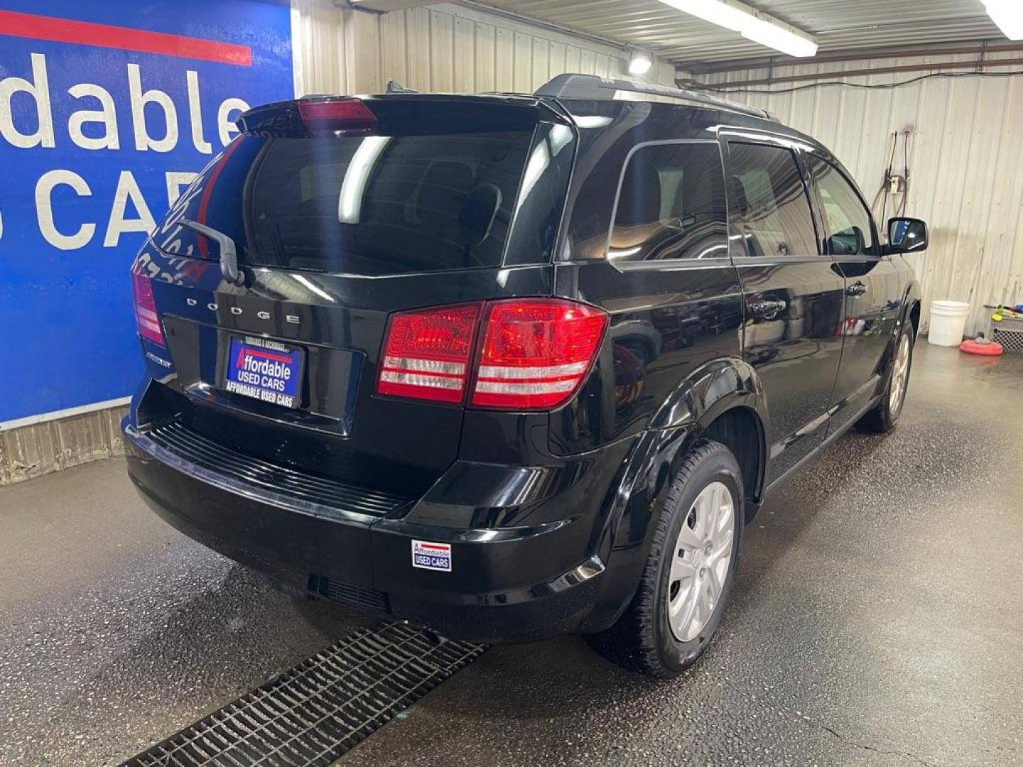 2018 BLACK DODGE JOURNEY SE (3C4PDCAB4JT) with an 2.4L engine, Automatic transmission, located at 2525 S. Cushman, Fairbanks, AK, 99701, (907) 452-5707, 64.824036, -147.712311 - Photo#2
