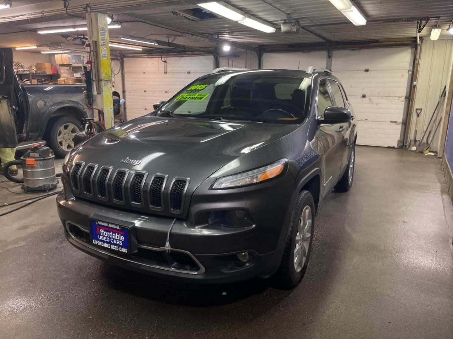 2015 GREY JEEP CHEROKEE LIMITED (1C4PJMDB5FW) with an 2.4L engine, Automatic transmission, located at 2525 S. Cushman, Fairbanks, AK, 99701, (907) 452-5707, 64.824036, -147.712311 - Photo#1