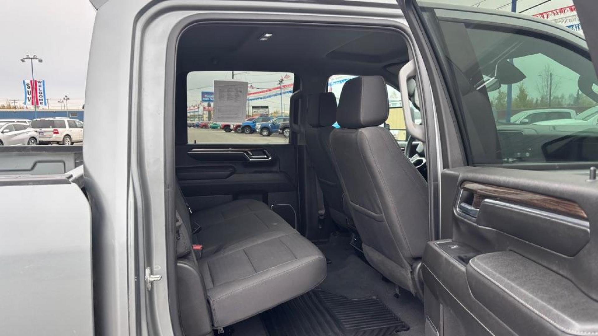 2024 GRAY CHEVROLET SILVERADO 2500 HEAVY DUTY LT (1GC4YNE72RF) with an 6.6L engine, Automatic transmission, located at 2525 S. Cushman, Fairbanks, AK, 99701, (907) 452-5707, 64.824036, -147.712311 - Photo#3