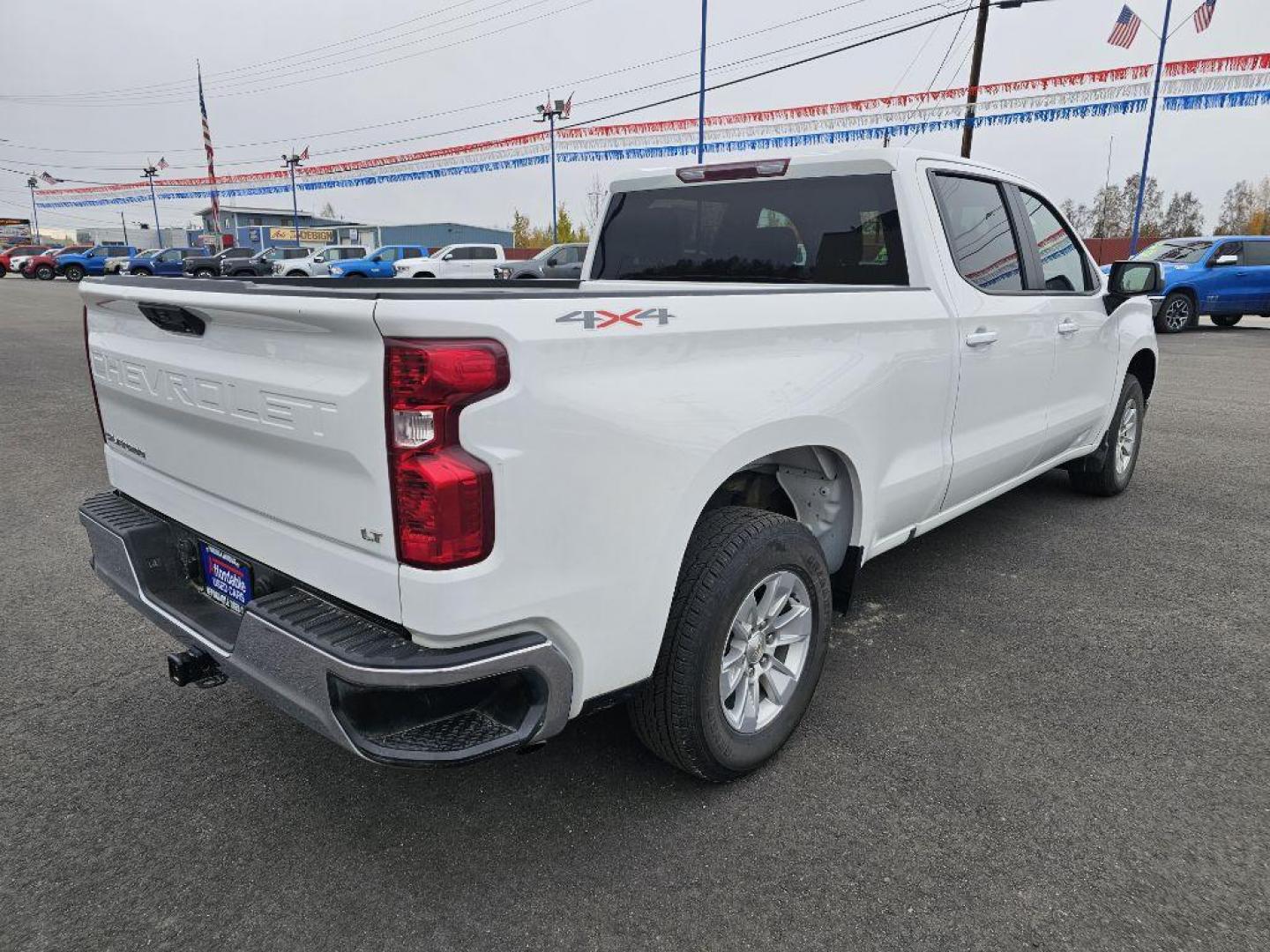 2023 WHITE CHEVROLET SILVERADO 1500 LT (1GCUDDED5PZ) with an 5.3L engine, Automatic transmission, located at 2525 S. Cushman, Fairbanks, AK, 99701, (907) 452-5707, 64.824036, -147.712311 - Photo#4