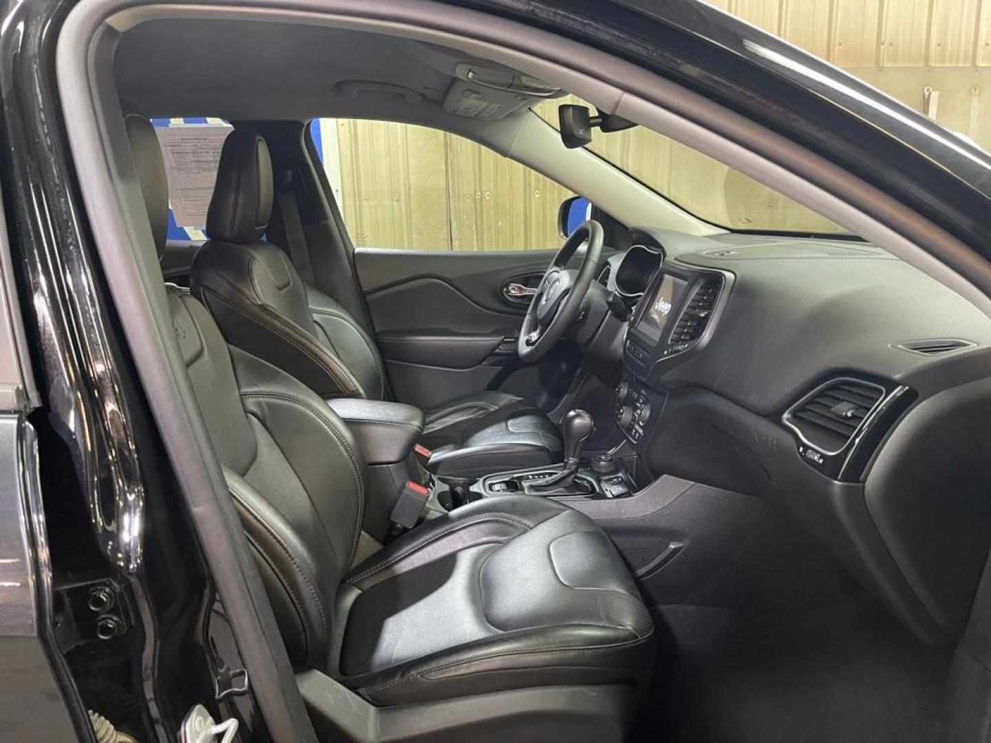 2023 BLACK JEEP CHEROKEE ALTITUDE LUX (1C4PJMMB2PD) with an 2.4L engine, Automatic transmission, located at 2525 S. Cushman, Fairbanks, AK, 99701, (907) 452-5707, 64.824036, -147.712311 - Photo#3