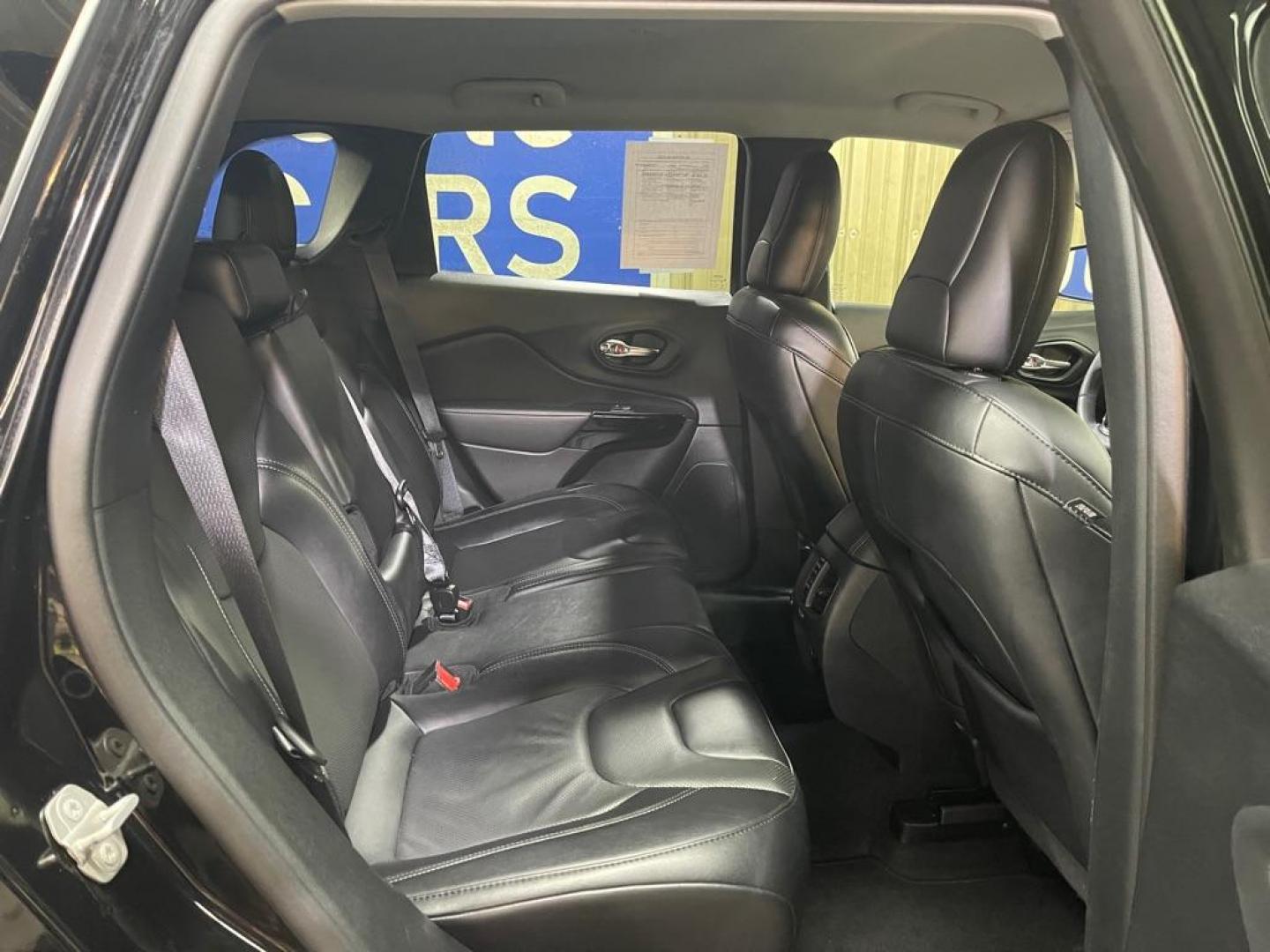 2023 BLACK JEEP CHEROKEE ALTITUDE LUX (1C4PJMMB2PD) with an 2.4L engine, Automatic transmission, located at 2525 S. Cushman, Fairbanks, AK, 99701, (907) 452-5707, 64.824036, -147.712311 - Photo#4