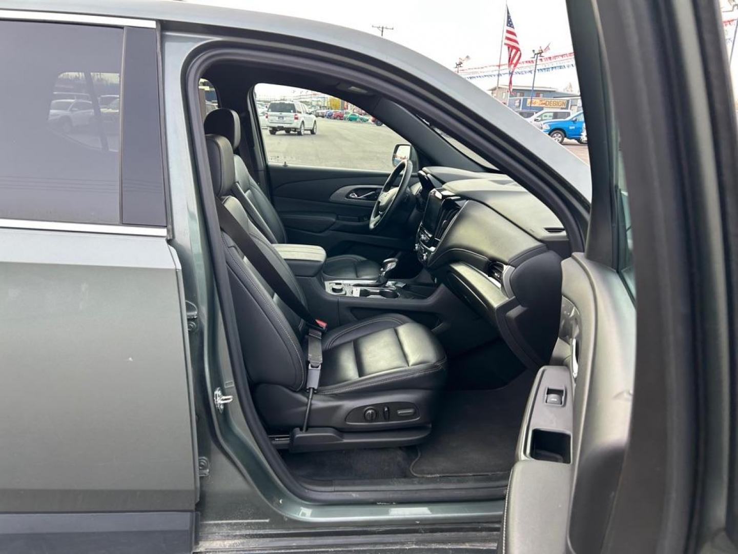 2023 BLUE CHEVROLET TRAVERSE LT (1GNEVHKW7PJ) with an 3.6L engine, Automatic transmission, located at 2525 S. Cushman, Fairbanks, AK, 99701, (907) 452-5707, 64.824036, -147.712311 - Photo#4