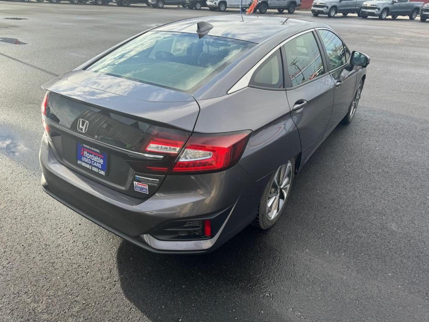 2018 GRAY HONDA CLARITY TOURING (JHMZC5F31JC) with an 1.5L engine, Continuously Variable transmission, located at 2525 S. Cushman, Fairbanks, AK, 99701, (907) 452-5707, 64.824036, -147.712311 - Photo#2