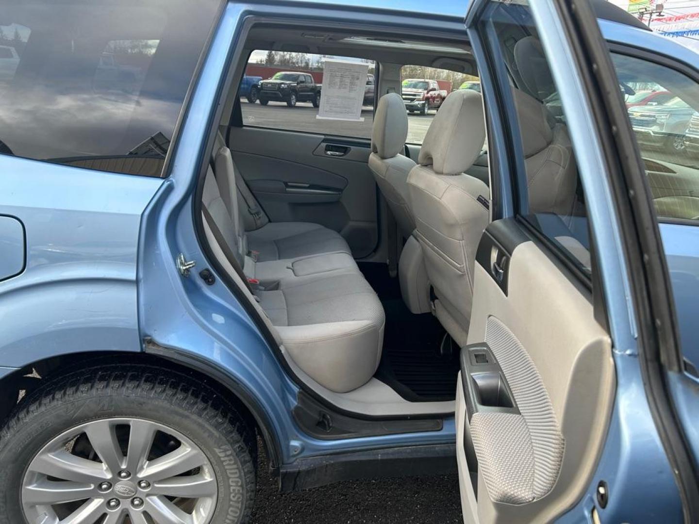 2012 BLUE SUBARU FORESTER 2.5X PREMIUM (JF2SHADC7CG) with an 2.5L engine, Manual transmission, located at 2525 S. Cushman, Fairbanks, AK, 99701, (907) 452-5707, 64.824036, -147.712311 - Photo#5