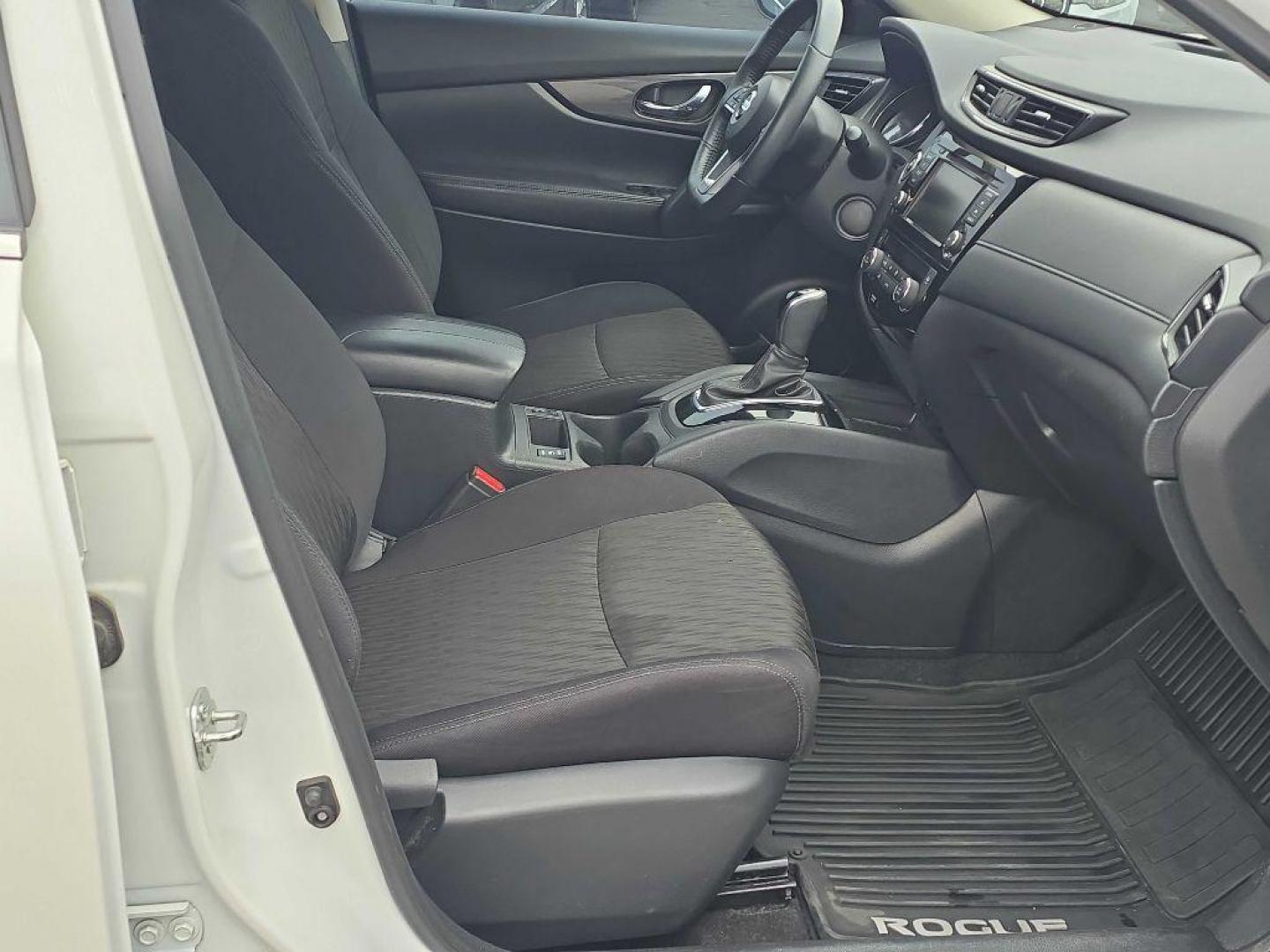 2019 WHITE NISSAN ROGUE S (5N1AT2MV7KC) with an 2.5L engine, Continuously Variable transmission, located at 2525 S. Cushman, Fairbanks, AK, 99701, (907) 452-5707, 64.824036, -147.712311 - Photo#4