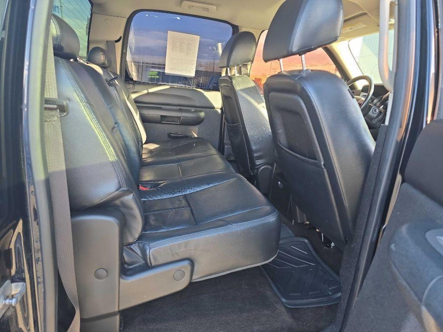2013 BLACK CHEVROLET SILVERADO 1500 LT (3GCPKSE70DG) with an 5.3L engine, Automatic transmission, located at 2525 S. Cushman, Fairbanks, AK, 99701, (907) 452-5707, 64.824036, -147.712311 - Photo#3