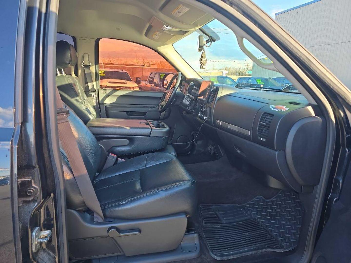 2013 BLACK CHEVROLET SILVERADO 1500 LT (3GCPKSE70DG) with an 5.3L engine, Automatic transmission, located at 2525 S. Cushman, Fairbanks, AK, 99701, (907) 452-5707, 64.824036, -147.712311 - Photo#5