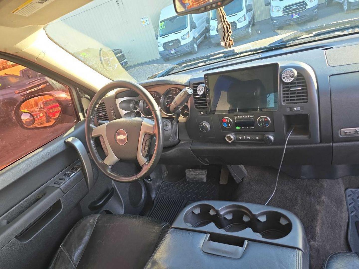 2013 BLACK CHEVROLET SILVERADO 1500 LT (3GCPKSE70DG) with an 5.3L engine, Automatic transmission, located at 2525 S. Cushman, Fairbanks, AK, 99701, (907) 452-5707, 64.824036, -147.712311 - Photo#4