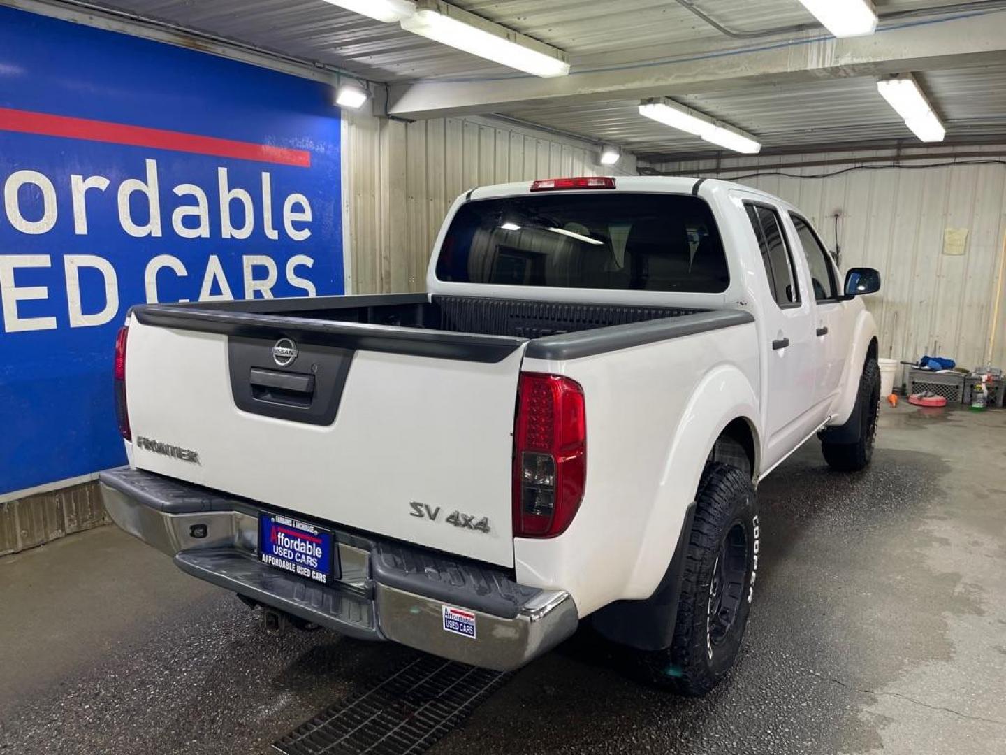 2013 WHITE NISSAN FRONTIER S (1N6AD0EV9DN) with an 4.0L engine, Automatic transmission, located at 2525 S. Cushman, Fairbanks, AK, 99701, (907) 452-5707, 64.824036, -147.712311 - Photo#2