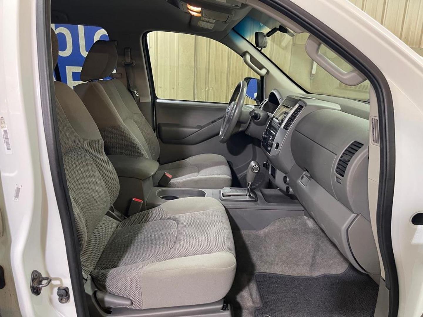 2013 WHITE NISSAN FRONTIER S (1N6AD0EV9DN) with an 4.0L engine, Automatic transmission, located at 2525 S. Cushman, Fairbanks, AK, 99701, (907) 452-5707, 64.824036, -147.712311 - Photo#3