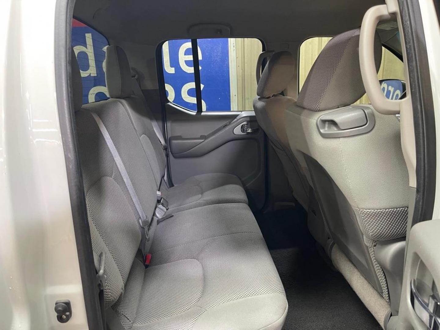 2013 WHITE NISSAN FRONTIER S (1N6AD0EV9DN) with an 4.0L engine, Automatic transmission, located at 2525 S. Cushman, Fairbanks, AK, 99701, (907) 452-5707, 64.824036, -147.712311 - Photo#4