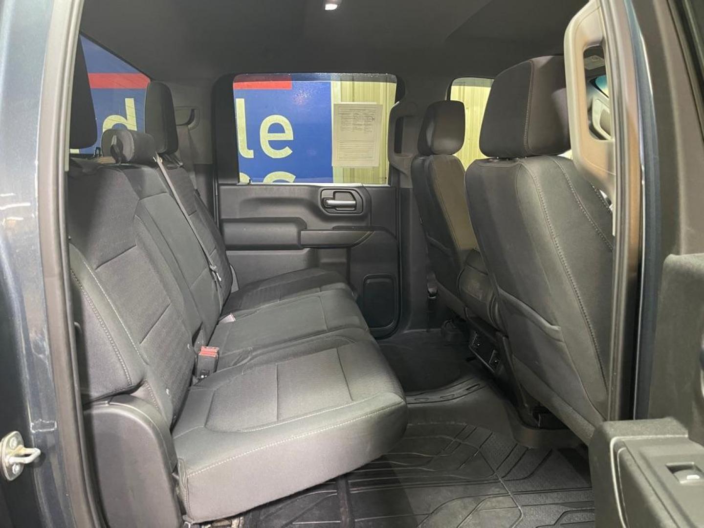 2020 BLUE CHEVROLET SILVERADO 2500 HEAVY DUTY LT (1GC4YNE70LF) with an 6.6L engine, Automatic transmission, located at 2525 S. Cushman, Fairbanks, AK, 99701, (907) 452-5707, 64.824036, -147.712311 - Photo#4