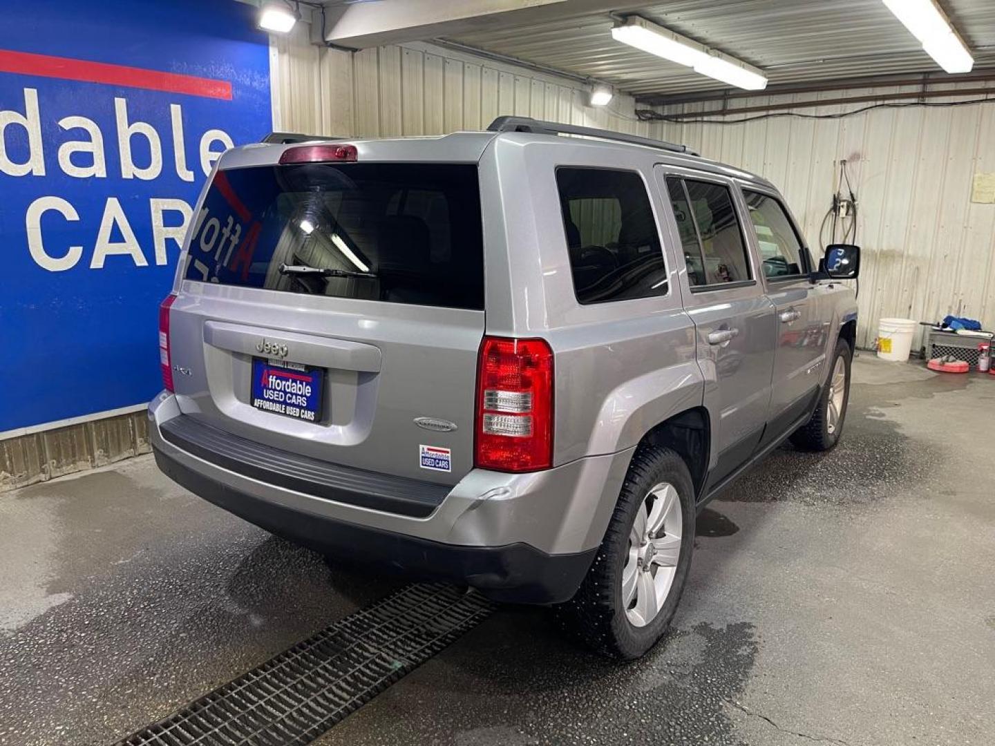 2014 GRAY JEEP PATRIOT LATITUDE (1C4NJRFB5ED) with an 2.4L engine, Continuously Variable transmission, located at 2525 S. Cushman, Fairbanks, AK, 99701, (907) 452-5707, 64.824036, -147.712311 - Photo#2