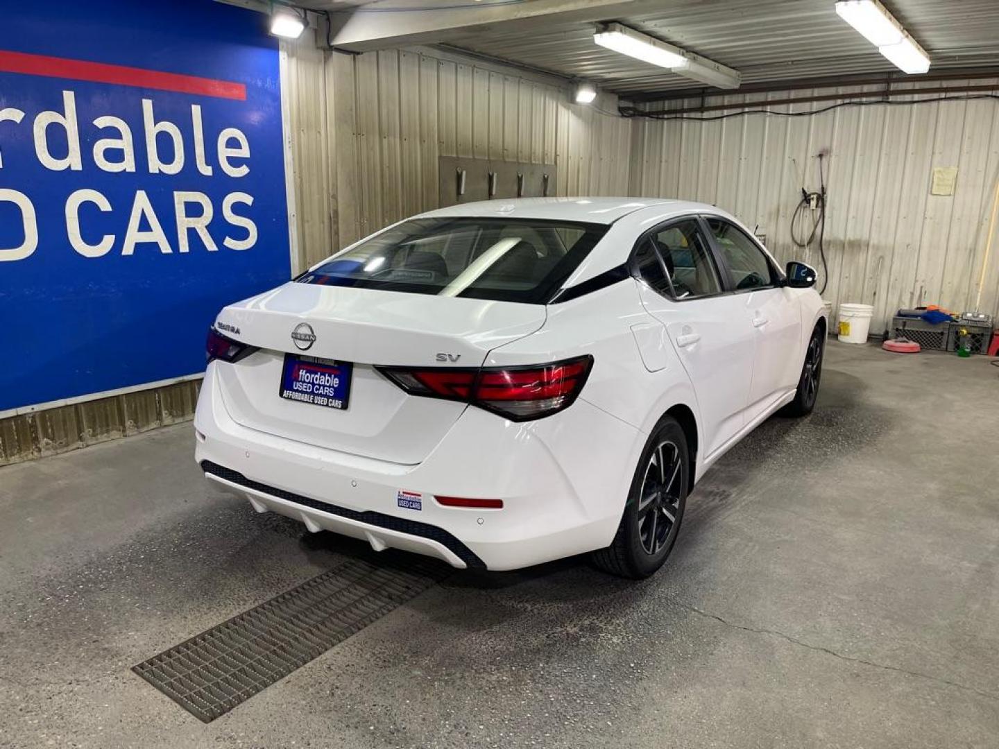 2024 WHITE NISSAN SENTRA SV (3N1AB8CV9RY) with an 2.0L engine, Continuously Variable transmission, located at 2525 S. Cushman, Fairbanks, AK, 99701, (907) 452-5707, 64.824036, -147.712311 - Photo#2