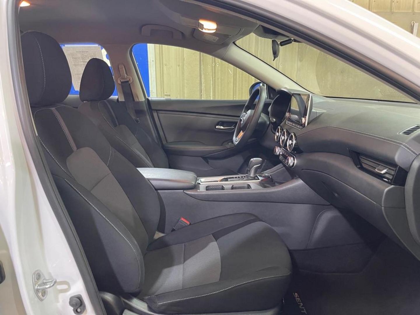 2024 WHITE NISSAN SENTRA SV (3N1AB8CV9RY) with an 2.0L engine, Continuously Variable transmission, located at 2525 S. Cushman, Fairbanks, AK, 99701, (907) 452-5707, 64.824036, -147.712311 - Photo#3